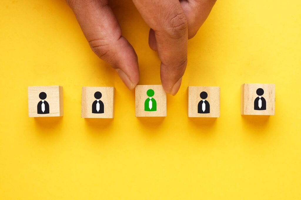 A picture hand select the worker with green colour 2025 01 07 06 58 10 utc